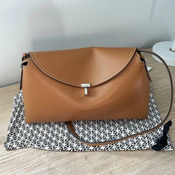 T-Lock grained-leather clutch tan🥰😘 - Picture 1 of 4